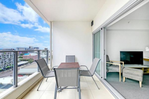 Sky-high Dreaming 10th Floor Resort-style Living, Darwin